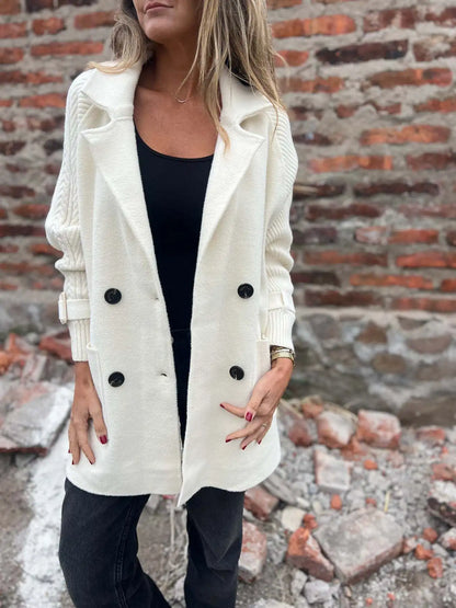 Avelina – Den stilrena dubbelknäppta jackan för höst och vinter