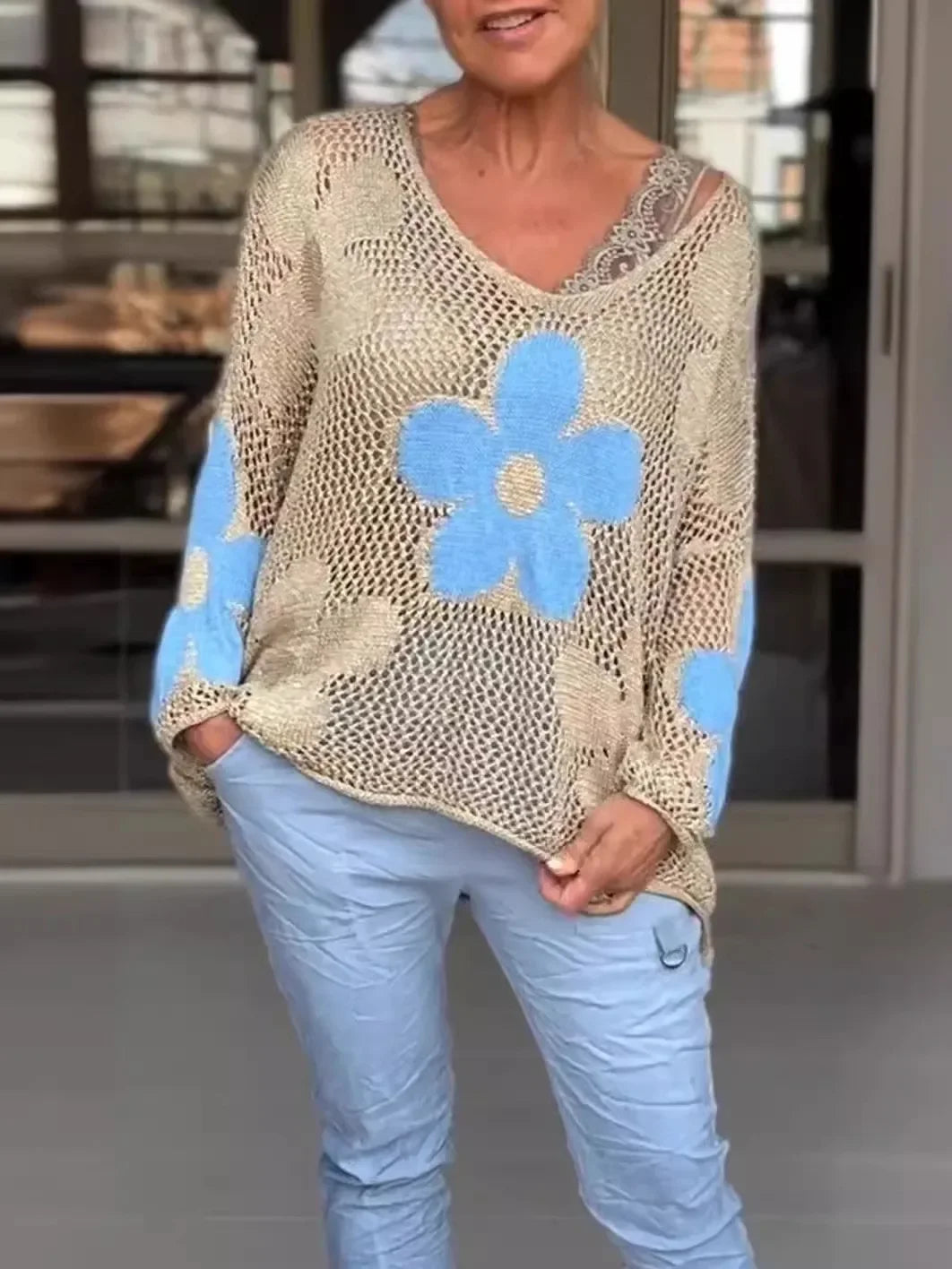 Frideborg – Lätt och luftig blus med blomdetaljer