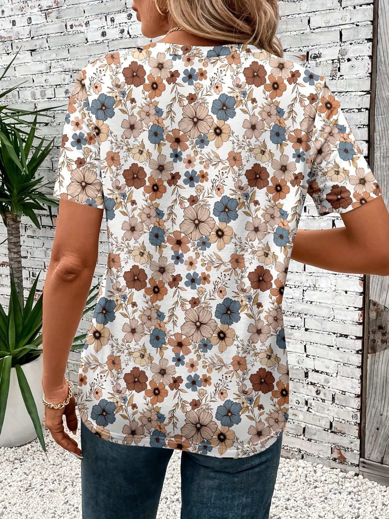 Bett – Smickrande och följsam t-shirt med lätt stretch - Véloria Studios