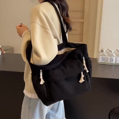 Carinella – Axelväskan som kombinerar vardagskomfort och stil - Véloria Studios