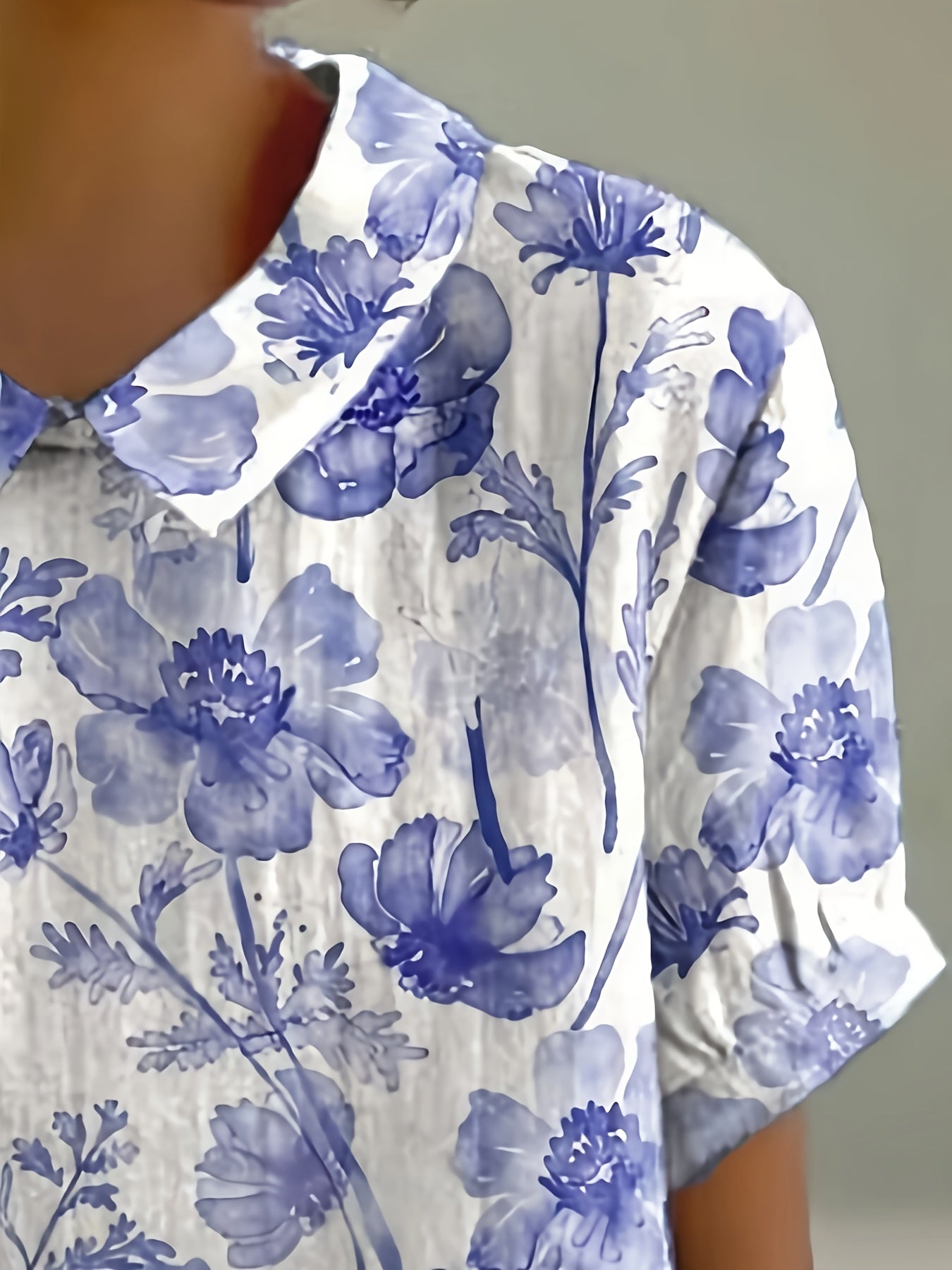 Corina – Stilrent damshirt med mjuk känsla och modern design - Véloria Studios