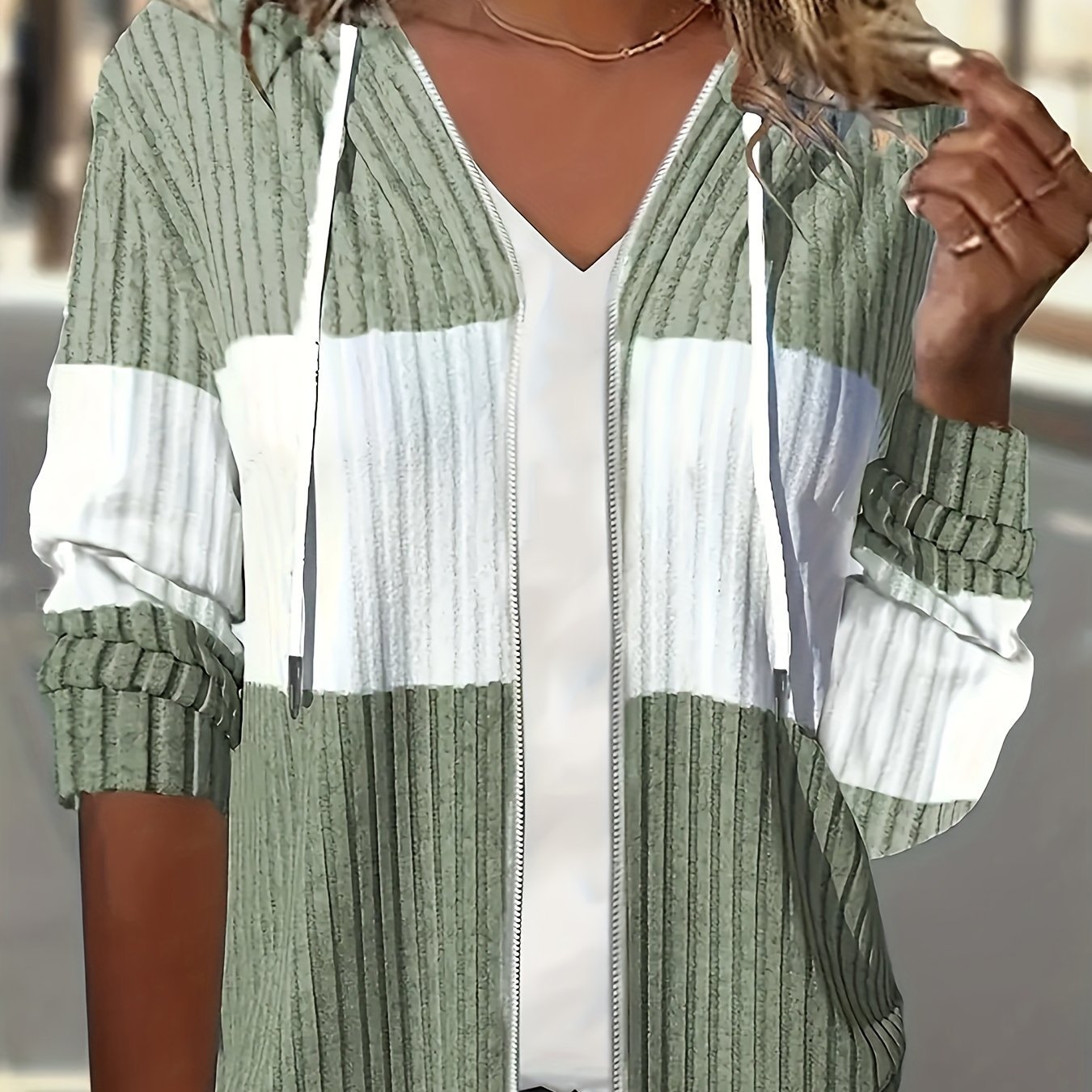 Malvina – Huvtröjan som följer din vardag - Véloria Studios