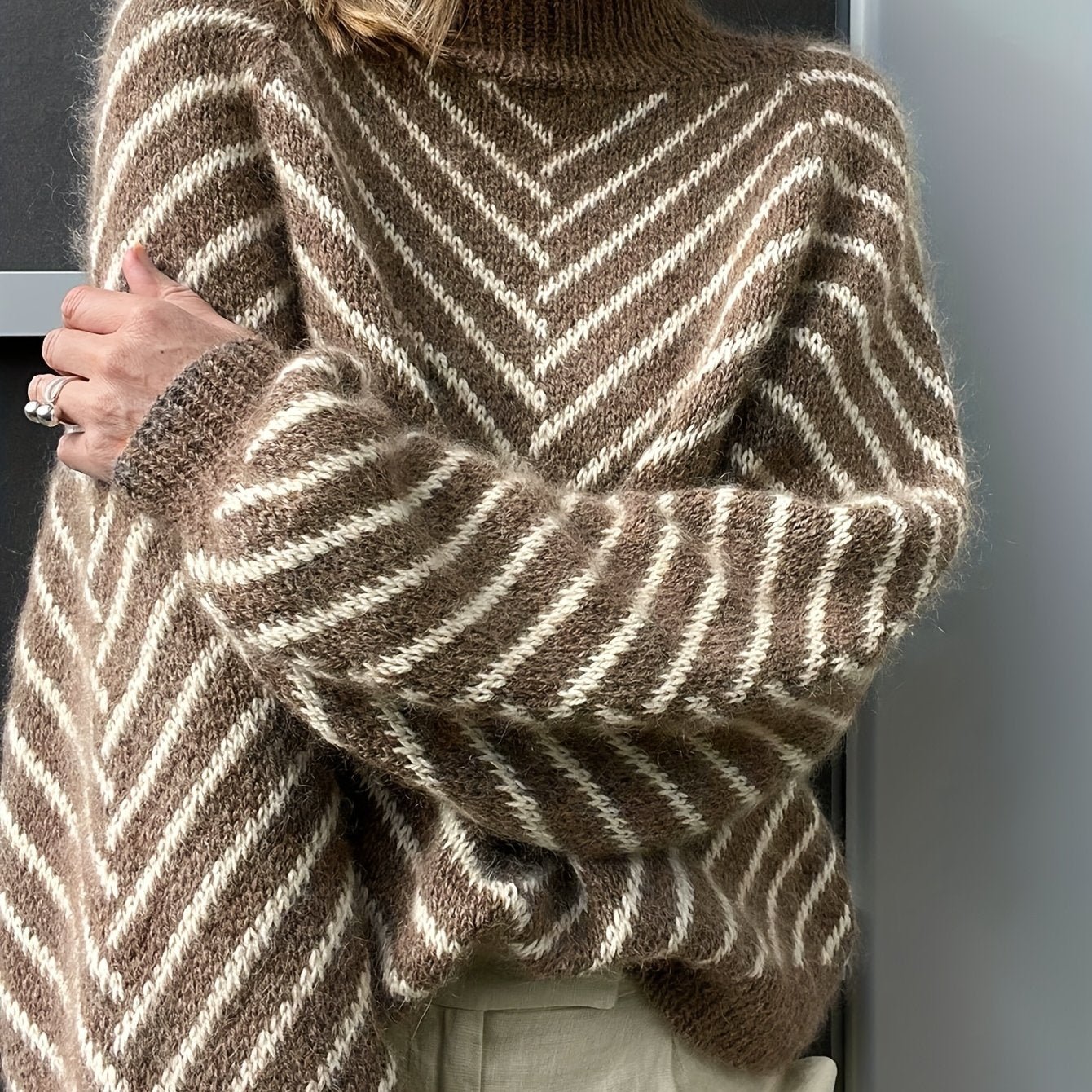 Ragnhild – Pullovern som följer din rytm - Véloria Studios