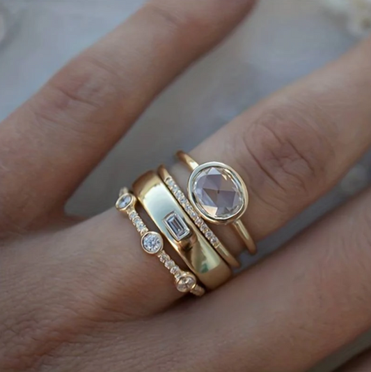 Lily – Vintage Guldring- och Zirkonia-set